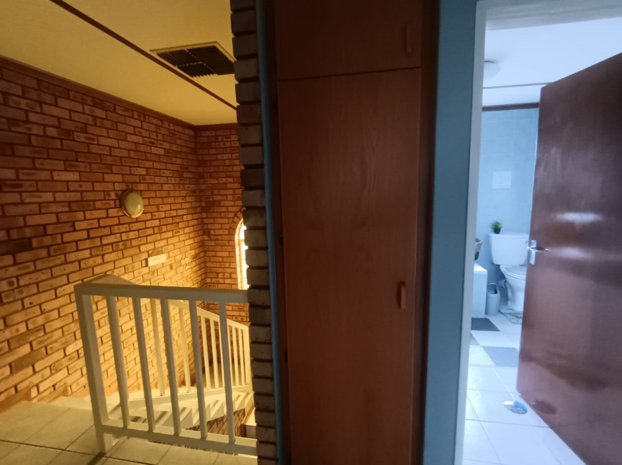 4 Bedroom Property for Sale in Roylglen Gardens Northern Cape